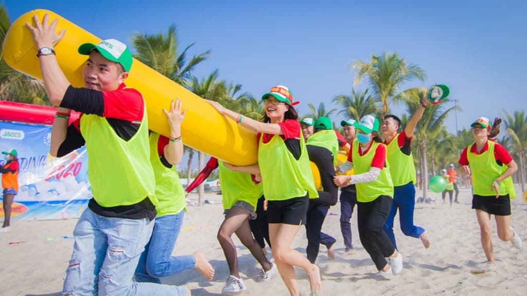 Teambuilding cũng là một sự kiện mà doanh nghiệp có thể cân nhắc để tổ chức